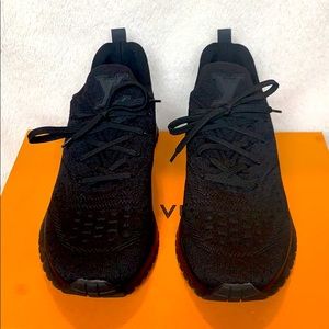 Men’s Louis Vuitton Trunner all Black size 41